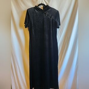 Elegant Black Velvet Dress 90s 16